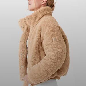 ALO Yoga Snow Angle Puffer | Tan